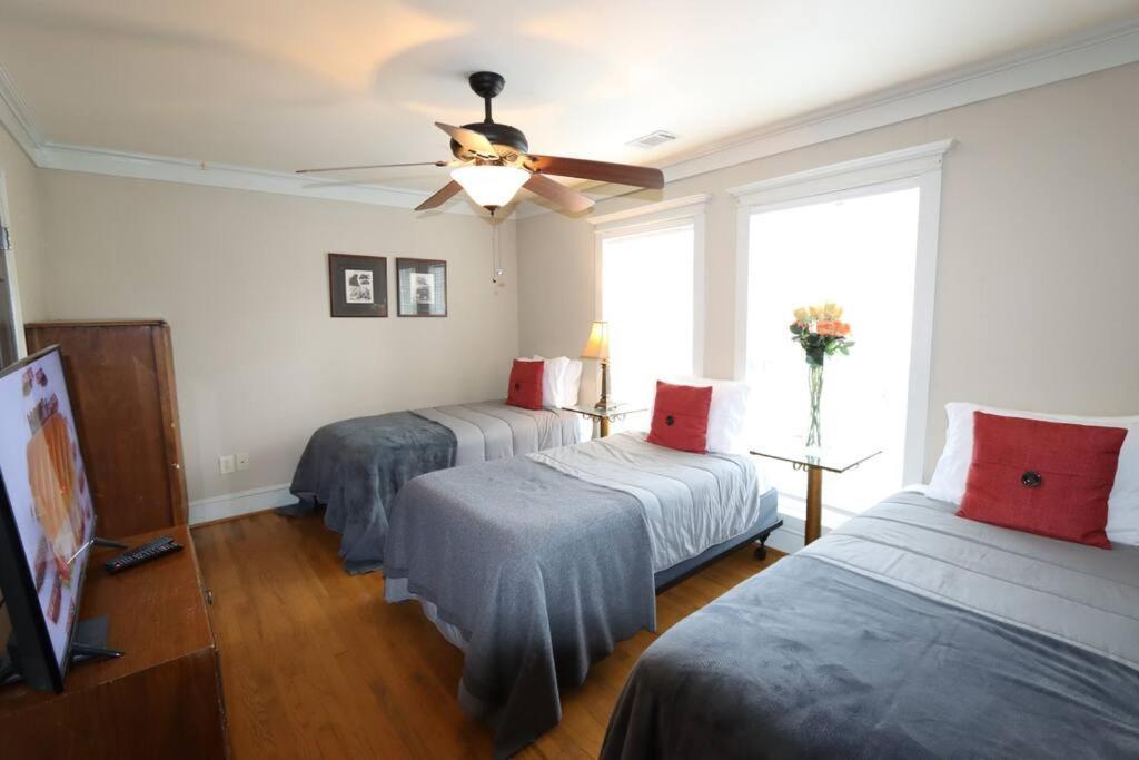 Sleeps16, 11-Person Swim-Spa, Spacious Home, Close To Downtown, Beltline, And Walk To Restaurants, 75" Tv, 2 Person Jacuzzi, Ping Pong 亚特兰大 外观 照片
